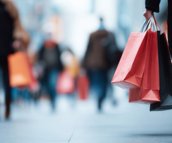 Blurred picture of people walking with shopping bags.